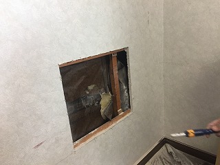 壁の穴補修
