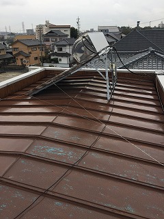 屋根の温水器
