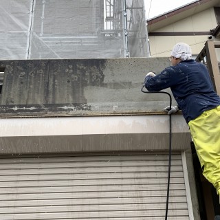 外壁塗装の洗浄作業1