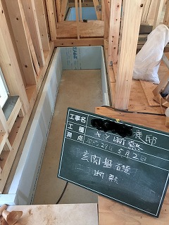 玄関の断熱材